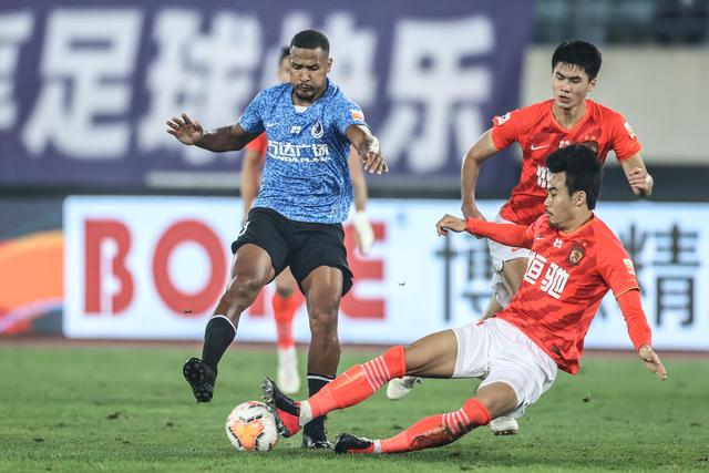张子宇：我没大家想的那么高 大概2米23左右
