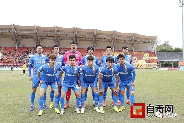 西媒：琼阿梅尼穿连帽衫一言不发离开训练场，巴尔韦德回到基地